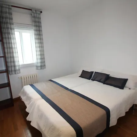 Apartment Trafalgar - Luminoso Y Muy Amplio En El Mismo Centro Del Puerto De Llanca, A Pocos Metros De La Playa - Es-228-201 Llanca