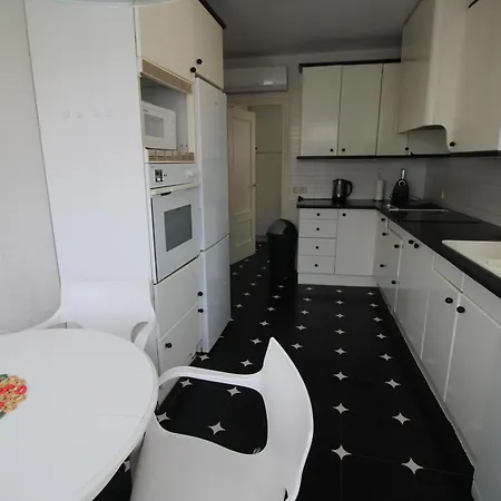 Apartment Trafalgar - Luminoso Y Muy Amplio En El Mismo Centro Del Puerto De Llanca, A Pocos Metros De La Playa - Es-228-201 Llanca
